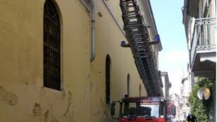 I vigili del fuoco in via Zucchi all’ex caserma San Paolo