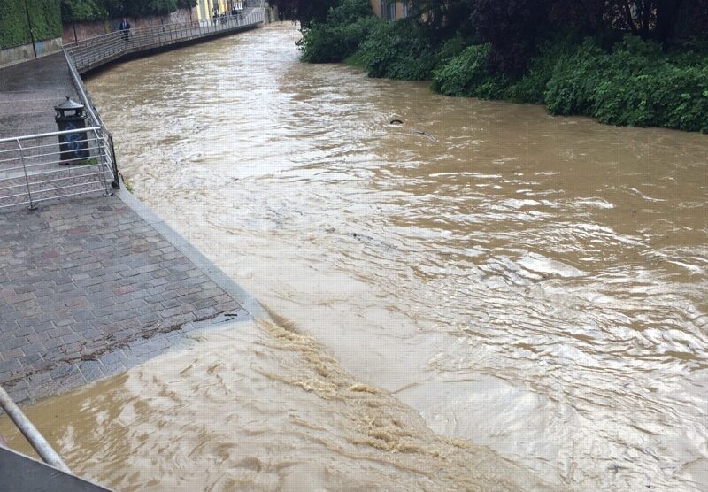 Il Lambro dalla passerella dei mercati, vicino a spalto Maddalena