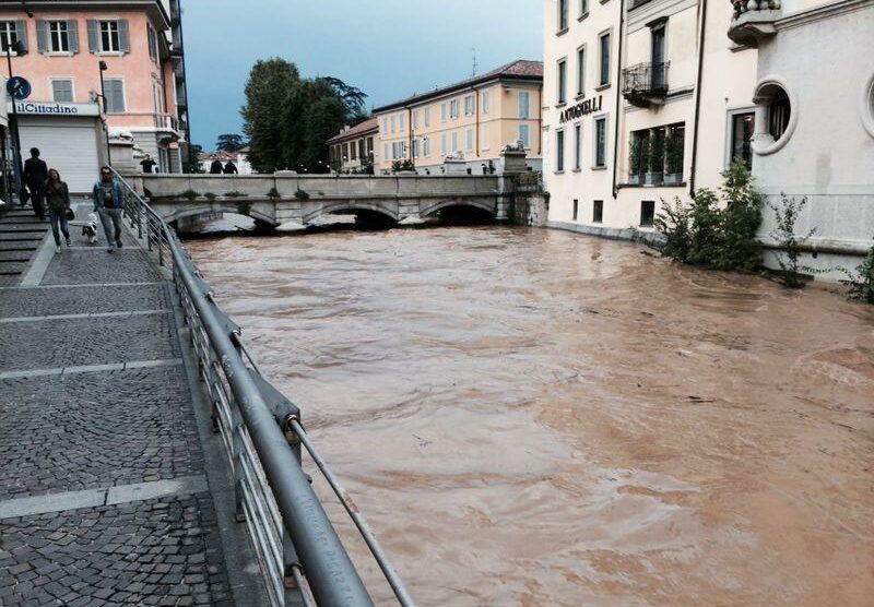 Il Lambro al ponte dei leoni a Monza alle 19 di martedì 29 luglio 2014