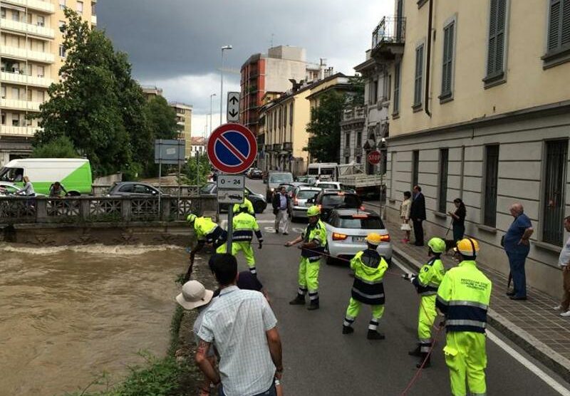 La protezione civile inv ia Annoni a Monza aspetta la piena