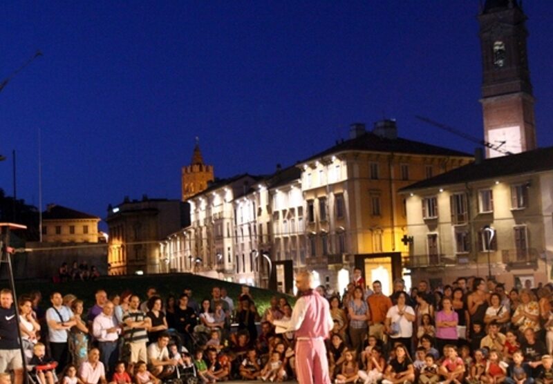 "Non solo clown", la rassegna in piazza Trento e Trieste a Monza