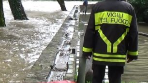 I vigili del fuoco al lavoro ad Agliate di Carate Brianza