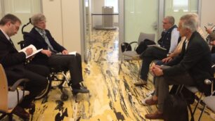 L’assessore Mario Melazzini nell’incontro con rsu e sindacati di Bames e Sem nel giugno 2014