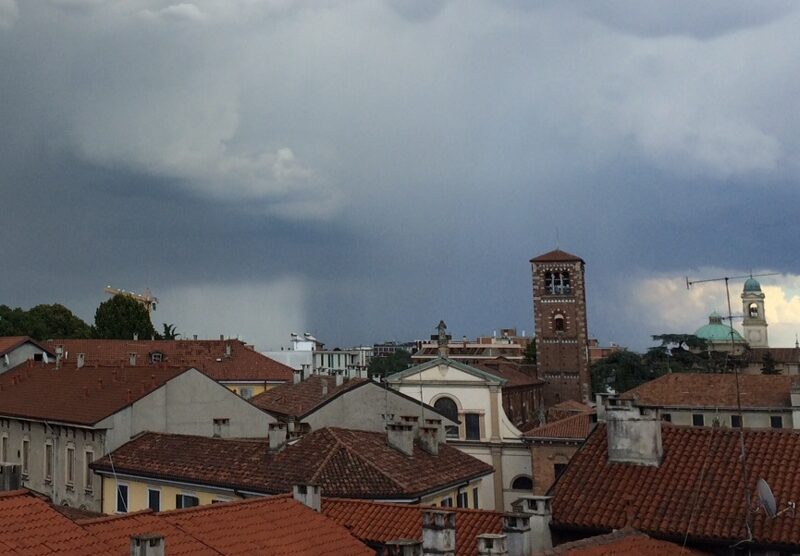 Domani allerta meteo: tornano i temporali.