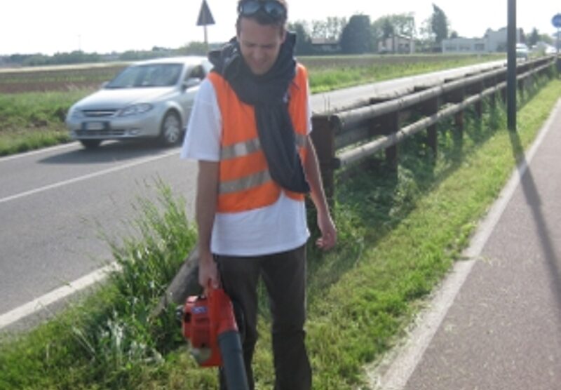 Il sindaco Cattaneo  al lavoro sulle strade di Ceriano.