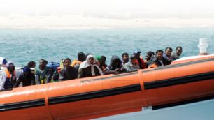 Migranti che arrivano in Italia