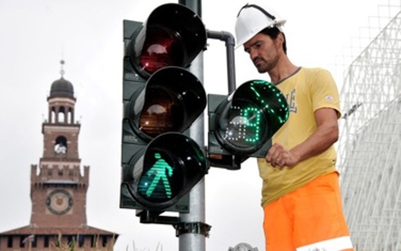 Milan,  il primo semaforo contasecondi.