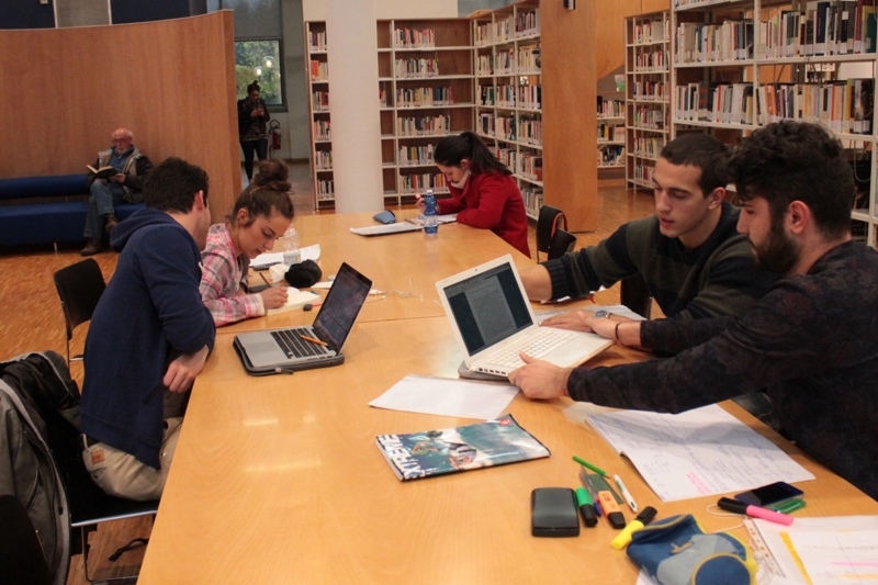 È sempre più frequente l’uso dei computer in biblioteca