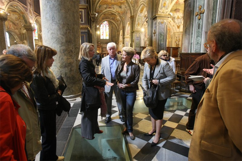 Turisti in visita al Duomo di Monza