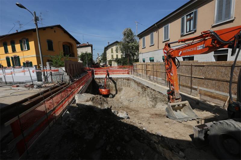 Monza, il cantiere per il sottopasso del passaggio a livello di via Bergamo.