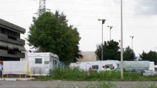 Lissone e Seregno - L'accampamento dei nomadi visto dalla seregnese via Strauss