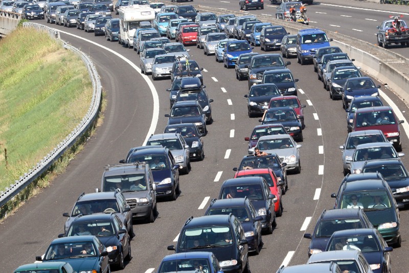 Primo esodo agostano, ci sono già code sulle autostrade lombarde.