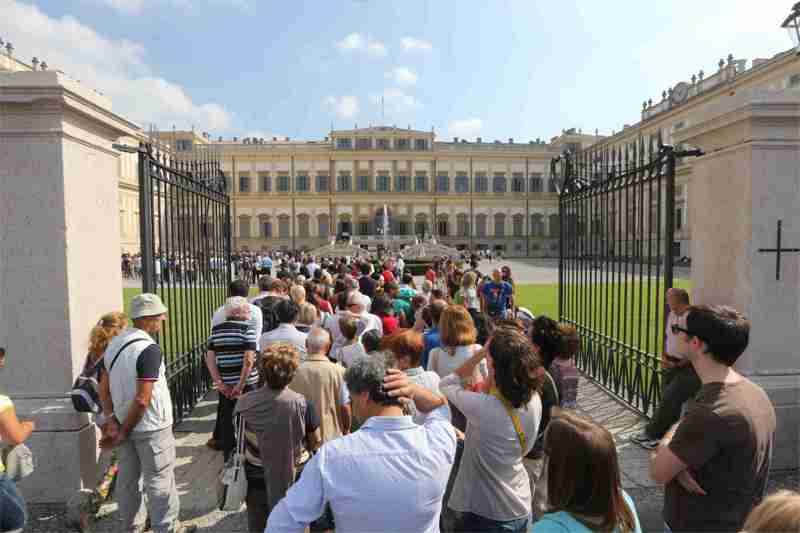 Monza - Folla di visitatori nei giorni di apertura gratuita di Villa reale