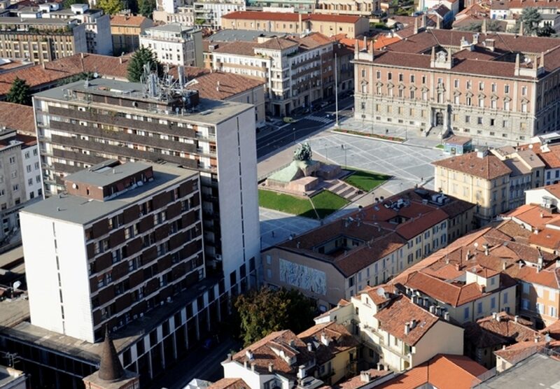 Monza - Piazza Trento e Trieste e il municipio