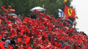 Una tribuna di tifosi al Gran premio d’Italia: la Camera di commercio misura l’indotto del Gp