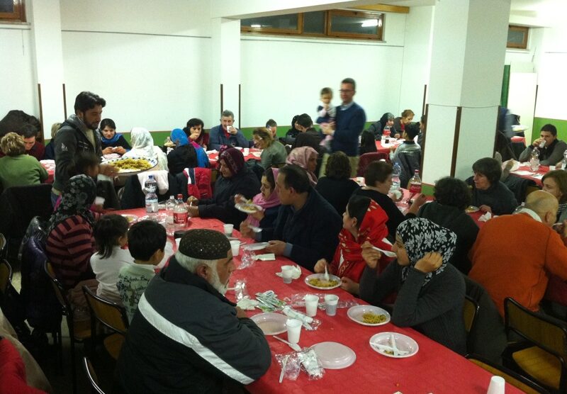 Una cena  del dialogo dai missionari saveriani, da sempre luogo di unione per la gente di etnie diverse di promozione alla missionarietà