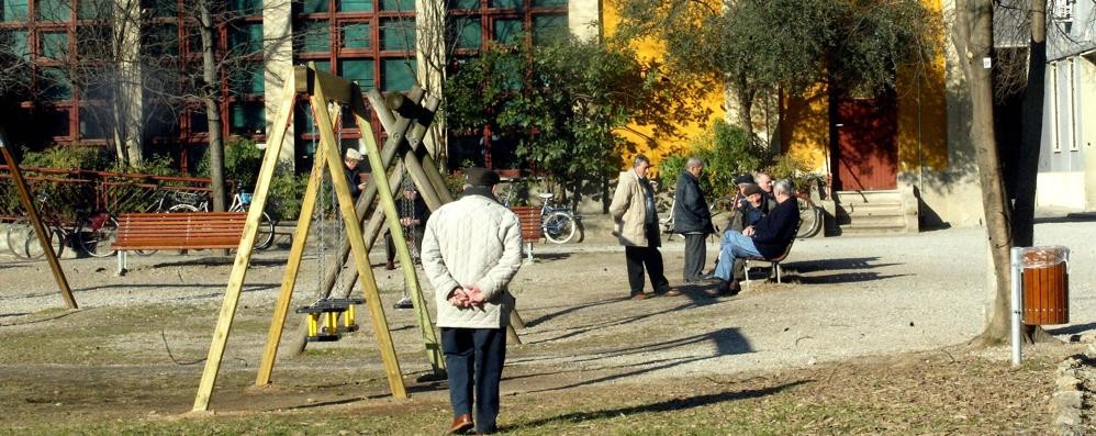 Brugherio: sorpreso a spacciare in Villa Fiorita