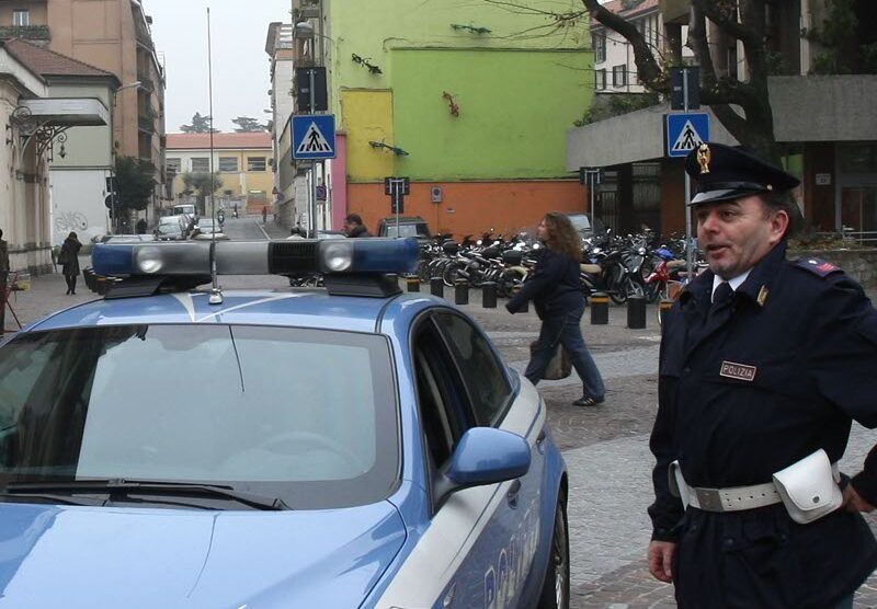 Una volante della polizia di Stato a Monza