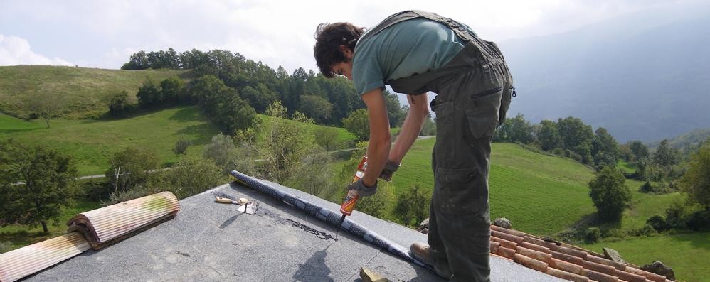 Ecco i lavori che nessuno vuole fare
In Lombardia mancano lattonieri