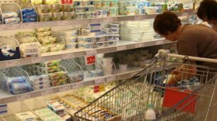 Italiani sicuri: rischi alimentari dai cibi a basso costo, si teme per la salute