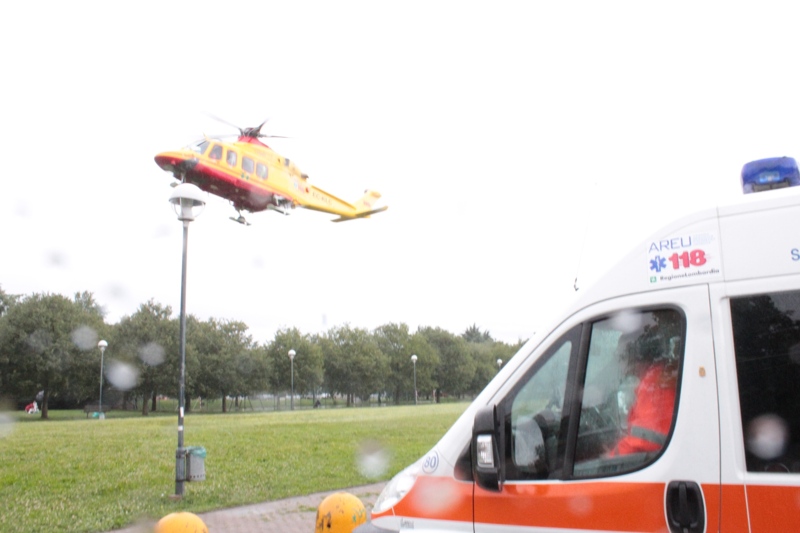 Il ferito è stato trasportato all’ospedale Niguarda