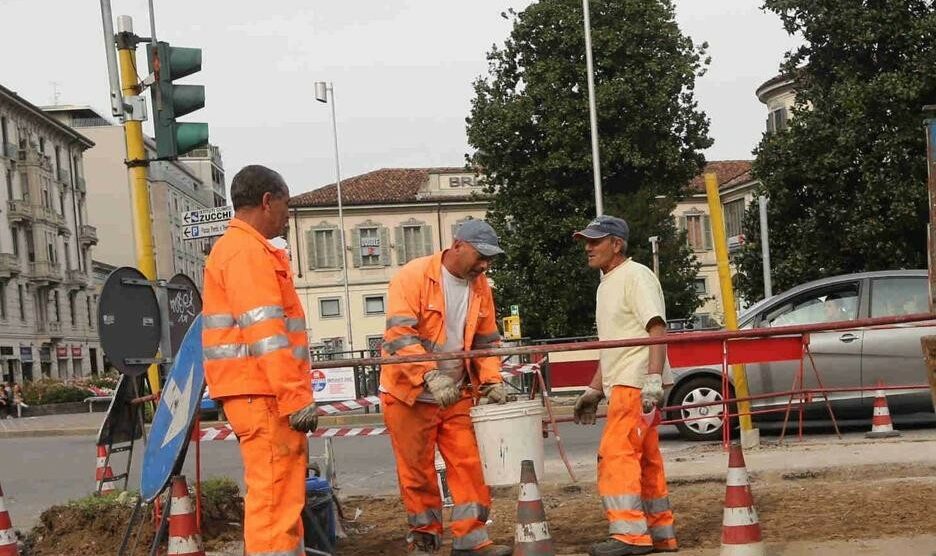 Monza, è caos in largo Mazzini: un mercoledì mattina da paura