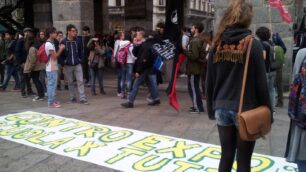 L’arrivo della manifestazione degli studenti all’arengario