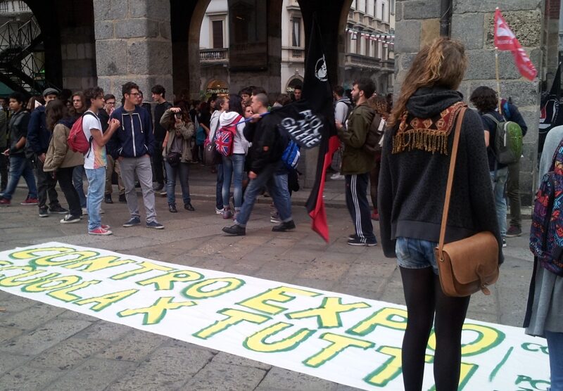 L’arrivo della manifestazione degli studenti all’arengario