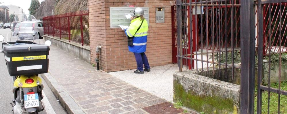 Monza, il passaporto arriva a casa con il postino