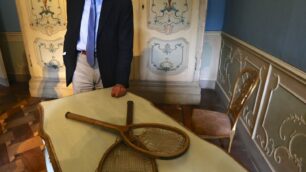 Monza: le racchette da tennis di Margherita di Savoia al primo piano nobile della Villa reale