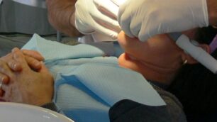 Un falso dentista ha minacciato gli ispettore dell’Asl con una mazza da baseball