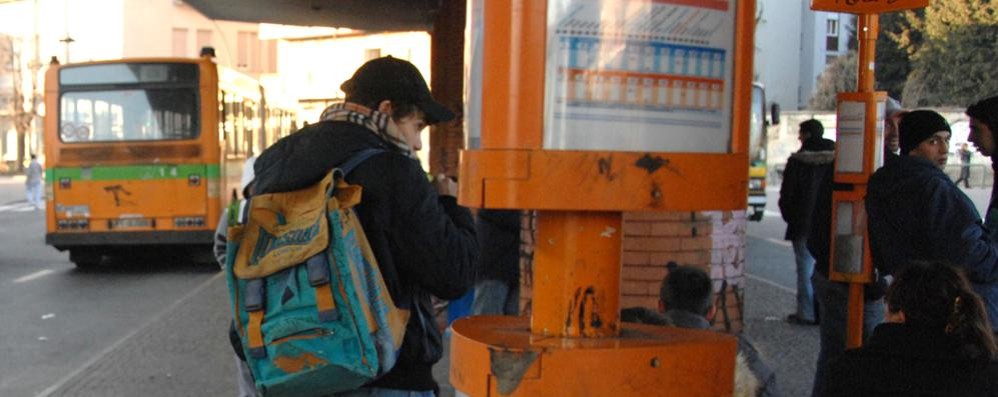 Vandali senza biglietto sui bus, notti di controlli tra Monza e Vimercate