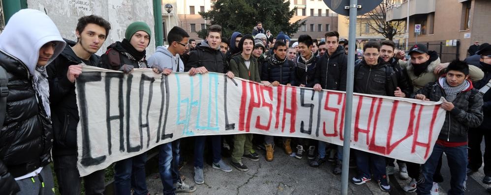 Altri tagli alle Province in arrivo: «Chiudete le scuole superiori alle 17»