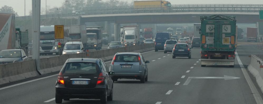 Asfalto da rifare, chiusa di notte l’autostrada a Cavenago