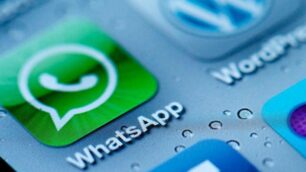 La doppia spunta blu si potrà disabilitare: Whatsapp fa marcia indietro?