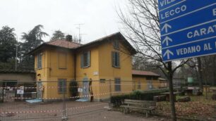 Monza, la pioggia continua a colpire: crolla l’Info point del parco