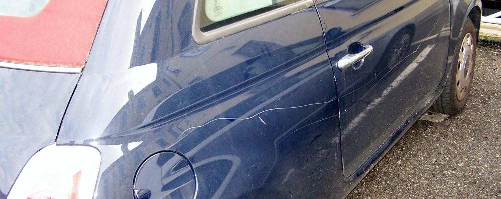Seregno, danneggiata l’auto del sindaco Mariani nel cortile del municipio