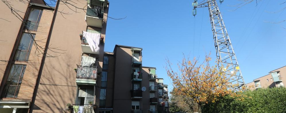 Viale Libertà a Monza, dove la fogna ritorna dal water