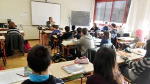 A Monza 160 genitori sistemano le scuole, il comune li finanzia