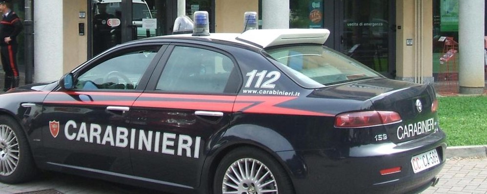 Agrate, bulgaro arrestato vicino a un bancomat con una carta clonata