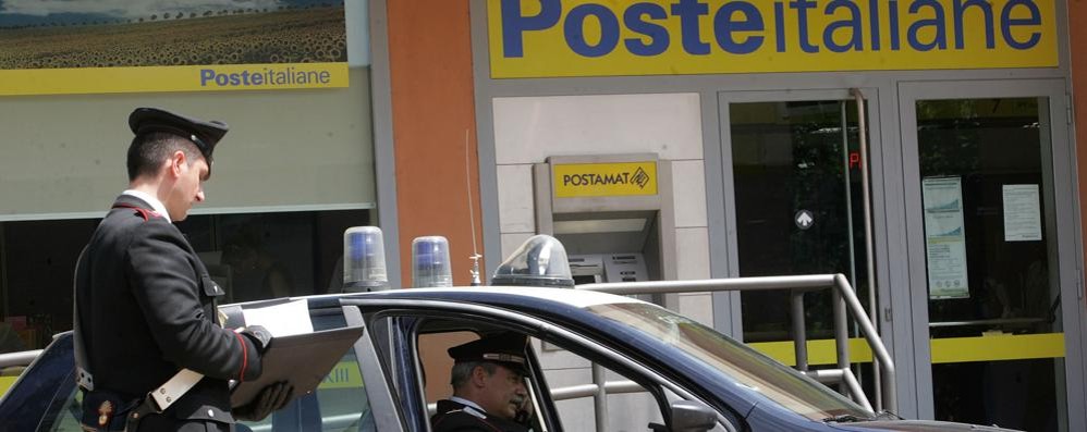 Brugherio, tentano di prelevare col Bancoposta trovato: arrestati