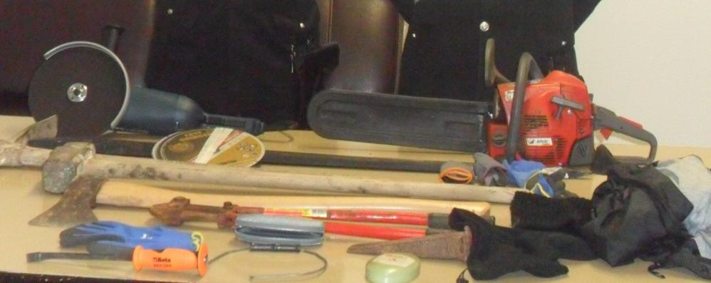 Ladri con la motosega: scatta l’allarme, i carabinieri di Biassono sventano il furto