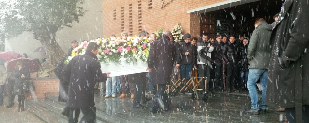 L’ultimo saluto a Martina Crippa: funerali a Casatenovo, la tomba a Monza