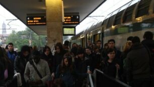 Metrò bloccato a Milano, mattinata nera per i pendolari