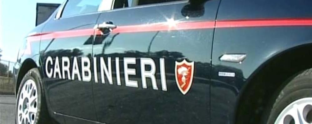 Moto a folle velocità contro i carabinieri, rapina fallita al Globo