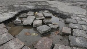 Occhio alla buca a Monza: facciamo insieme la mappa delle strade