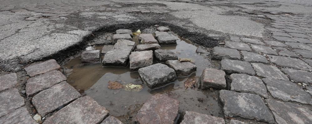 Occhio alla buca a Monza: facciamo insieme la mappa delle strade