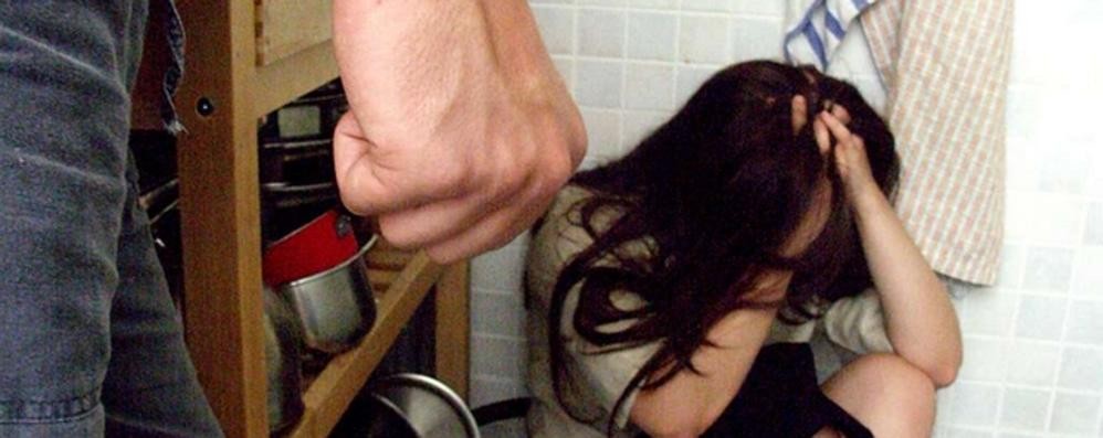 Picchia l’ex moglie e la rinchiude in cantina: arrestato a Cesano