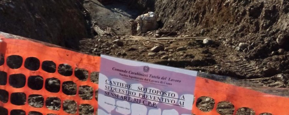 Rischio frane, i carabinieri bloccano il cantiere di Pedemontana
