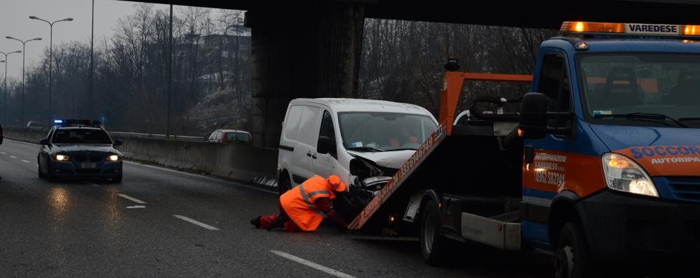 Tamponamento a catena sulla Milano-Meda, superstrada chiusa per 3 ore